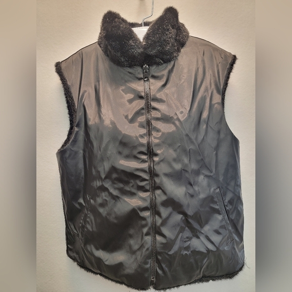 Reversible Black Faux Fur Vest Unbranded M/L Zipper closure slit pockets - Picture 4 of 9